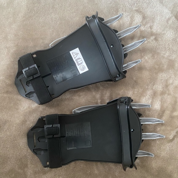 Black Panther Retractable Claws – Marvel Avengers Costume Accessory Toy - Picture 4 of 5